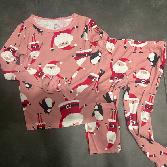 Girl Xmas PJs - size 5T. Great condition. Barely worn - Picture 2 of 2